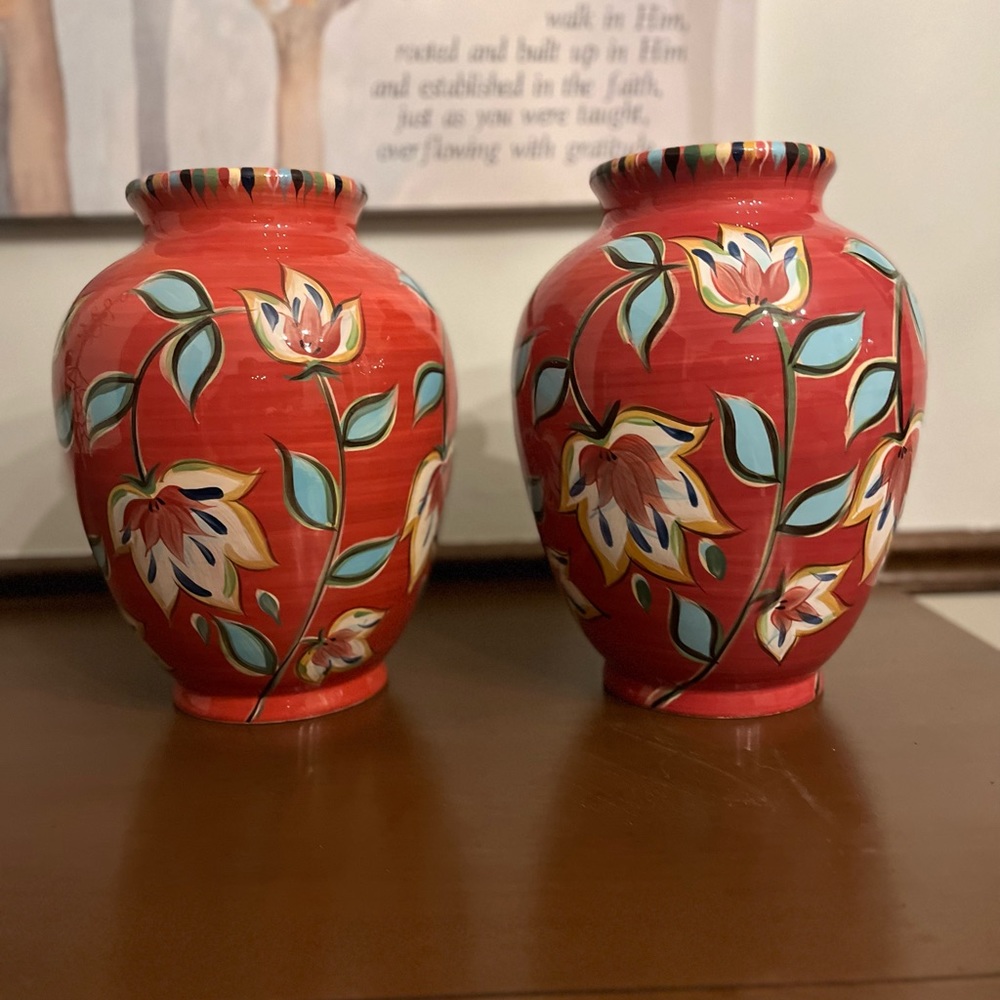 Gail Pittman Bountiful Collection Urn displayed in home